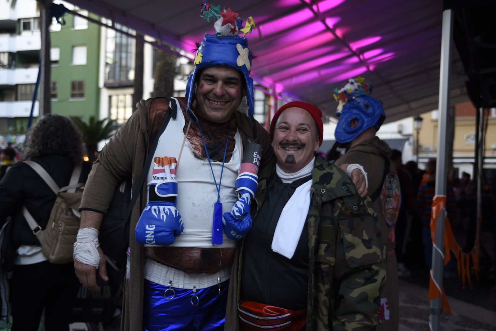 Búscate en las fotos de la fiesta en la calle del sábado en el Carnaval de la Concha Fina de La Línea