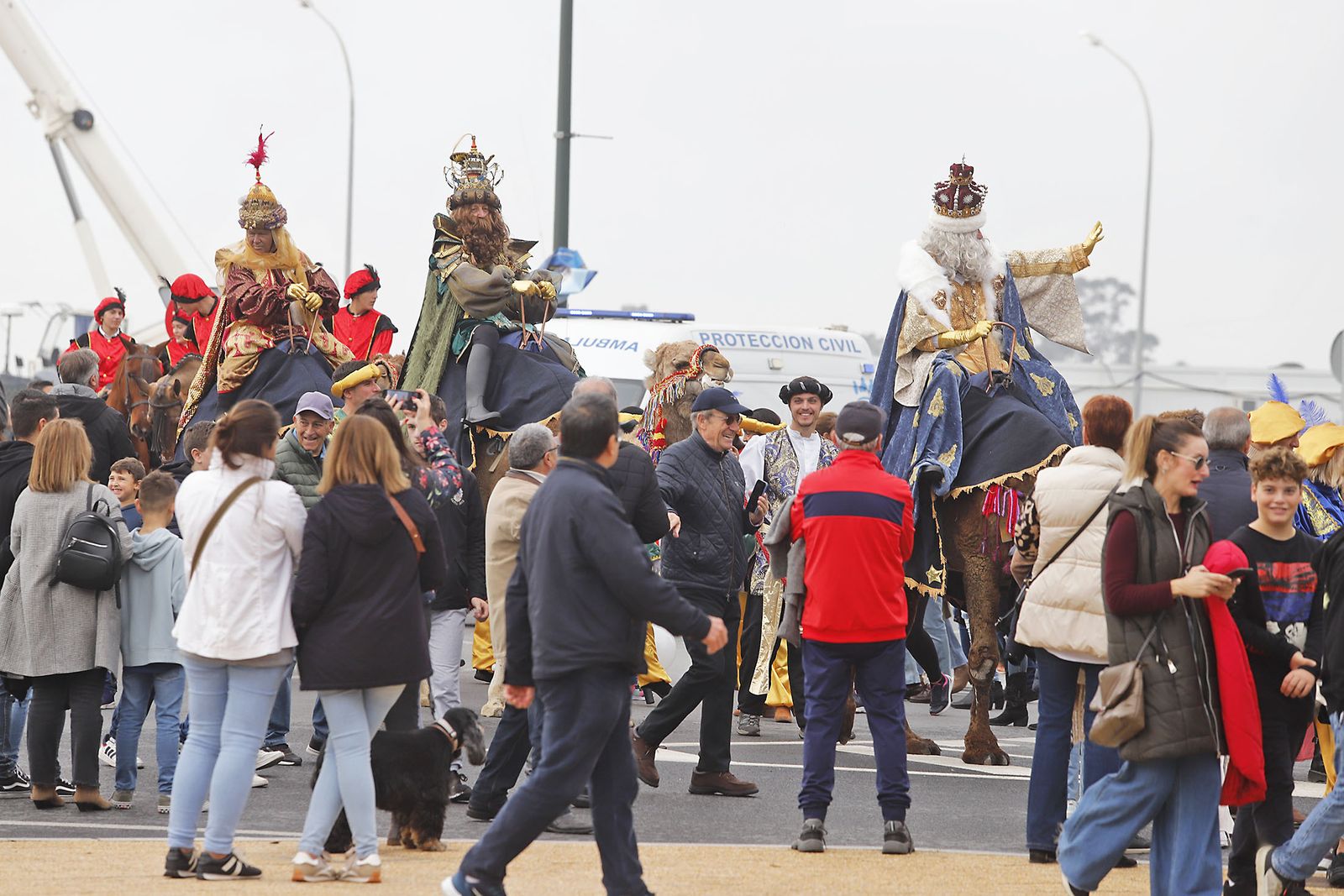 Imágenes de la mágica llegada de los Reyes Magos y la Estrella de la Ilusión a Huelva en barco