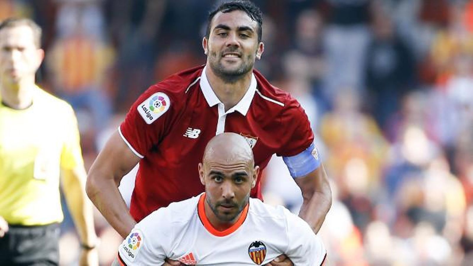 Iborra forcejea con Simone Zaza