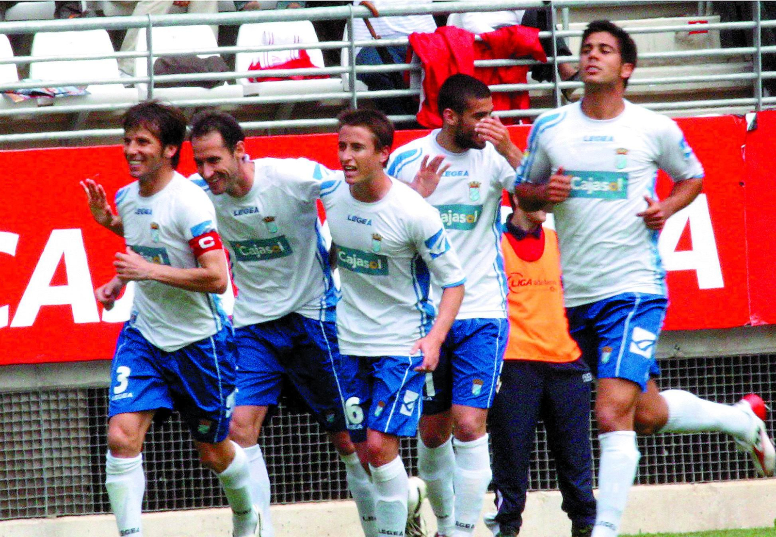 Mendoza, Moreno, Asier. Martí Crespí y Aythami, celebrando el gol del central al Murcia en la temporada 2008/2009.
