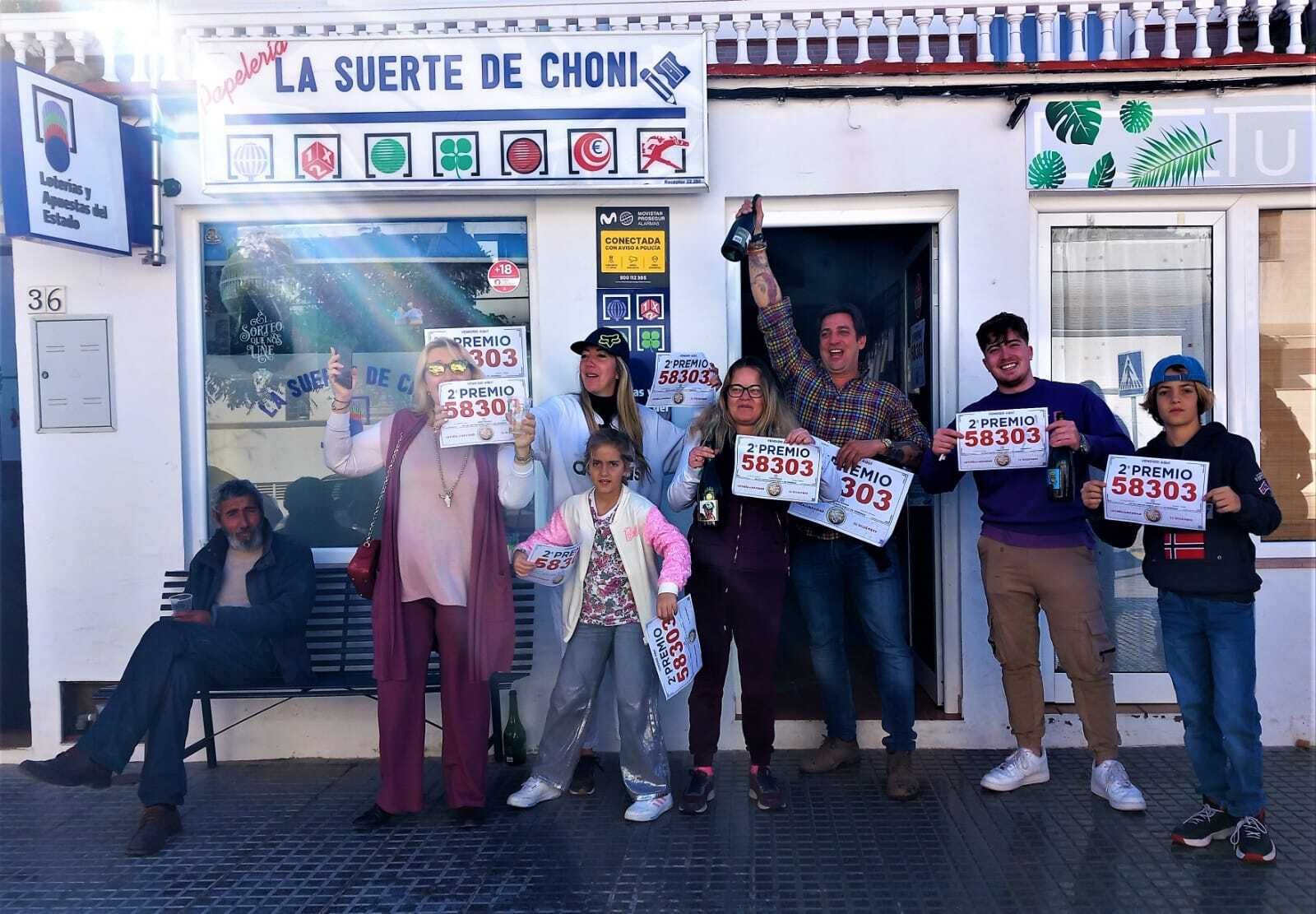 Las imágenes de la celebración del Gordo de la Lotería de Navidad 2023 en Cádiz