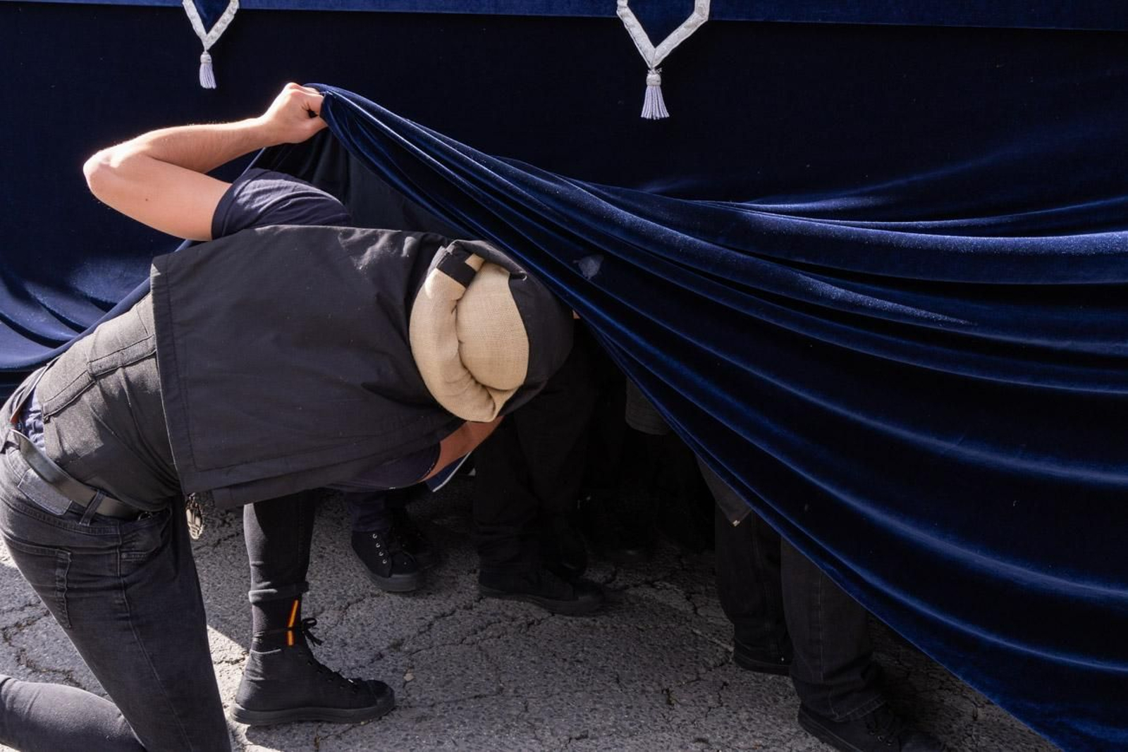 La temida lluvia impide el desarrollo normal de este Martes Santo