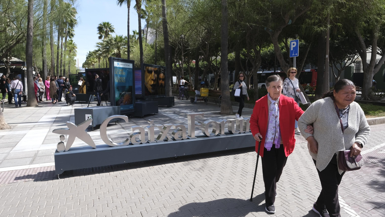 Imágenes de la exposición fotográfica 'Los Colores del Mundo', de la Fundación La Caixa