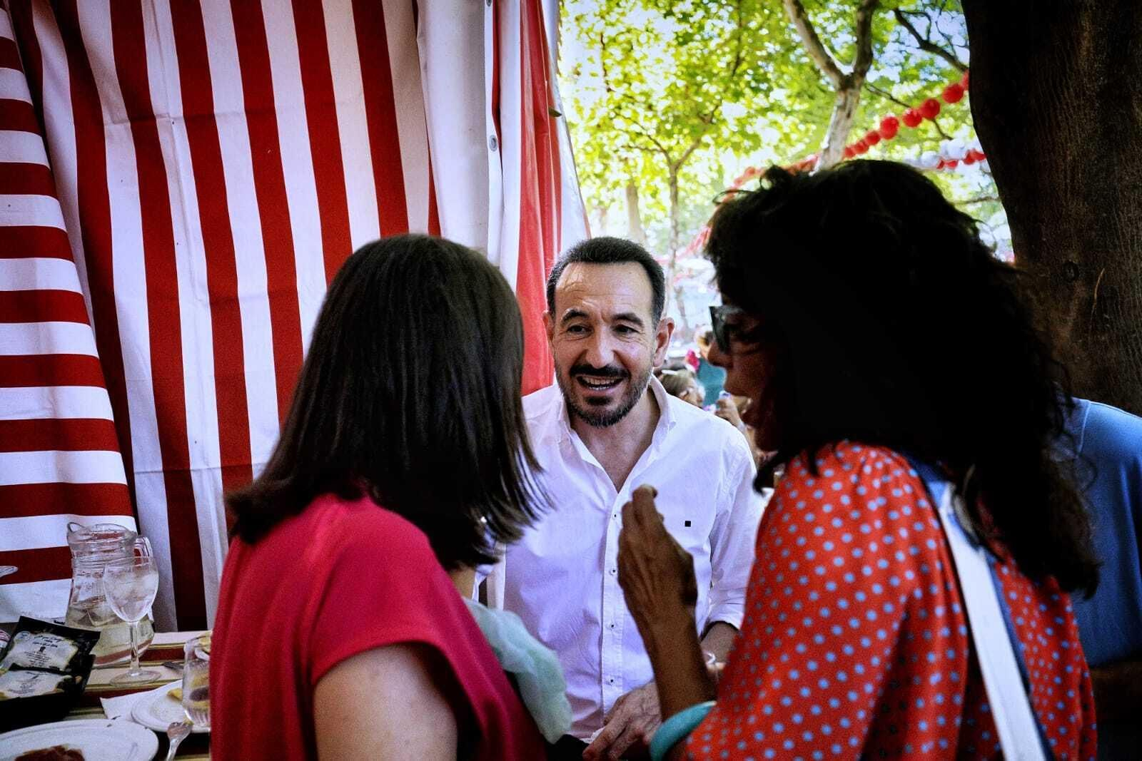 Búscate en las imágenes del Día de la Mujer de la Feria del Carmen de San Fernando