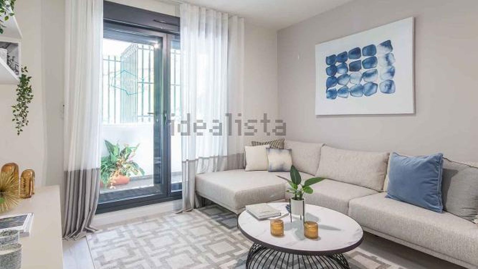 Piso en avenida de las Ciencias.