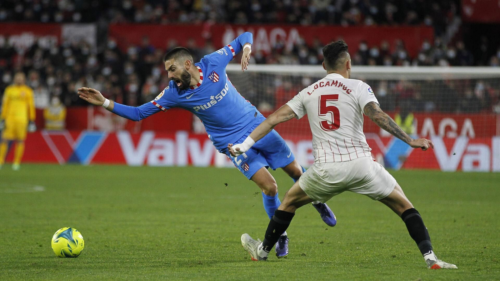Carrasco y Ocampos, autor del gol del triunfo en el partido de la primera vuelta.