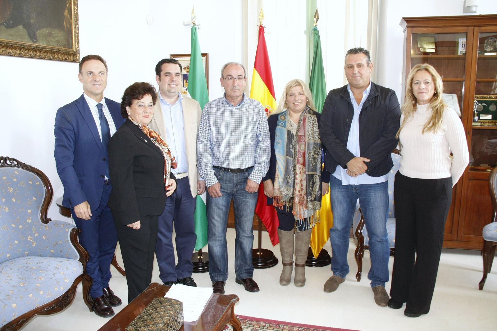 Los Reyes y el resto de su séquito esta mañana en el Ayuntamiento.