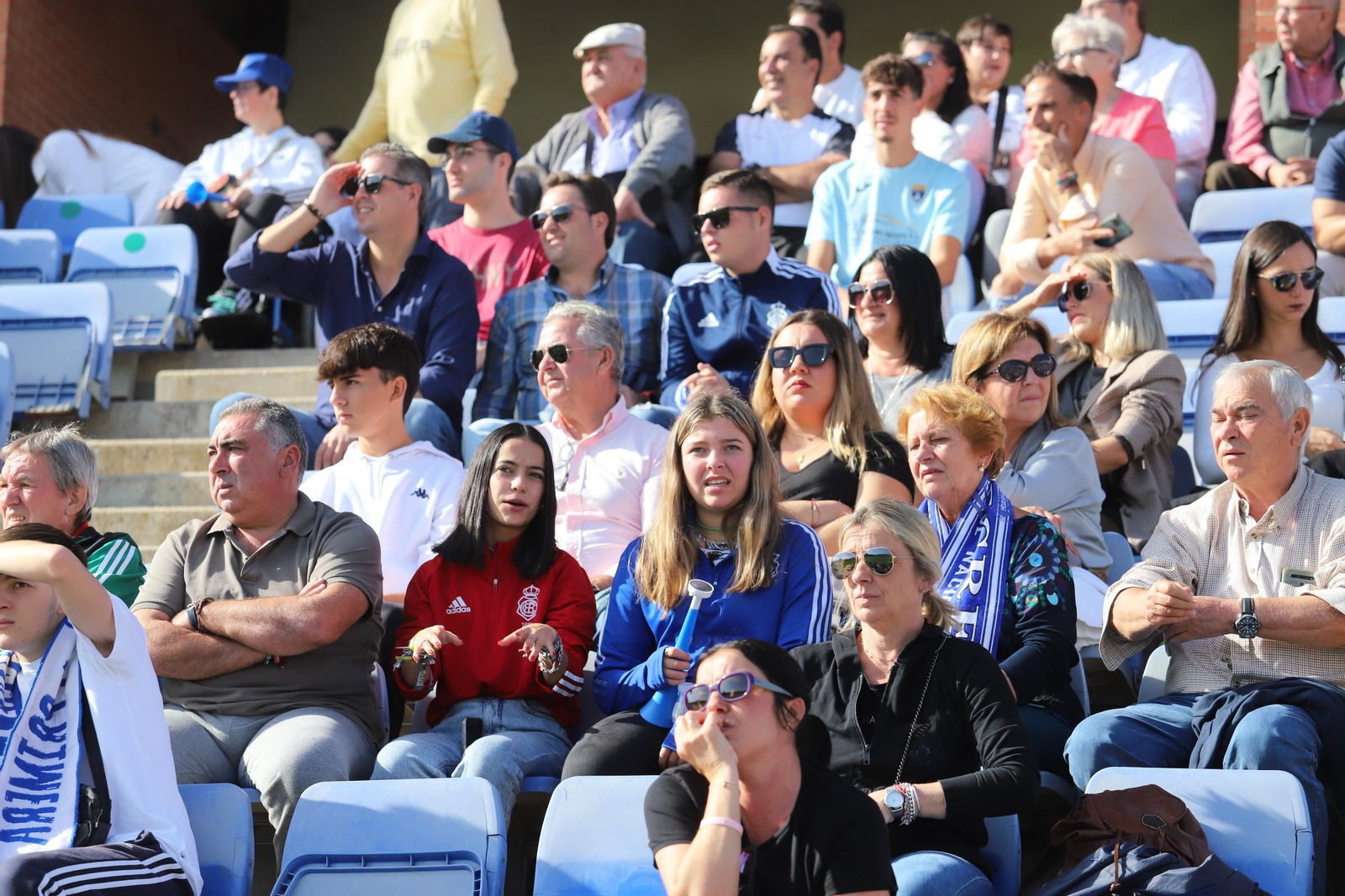 Imágenes del gran ambiente en el Nuevo Colombino para ver el  Recre-Burgos