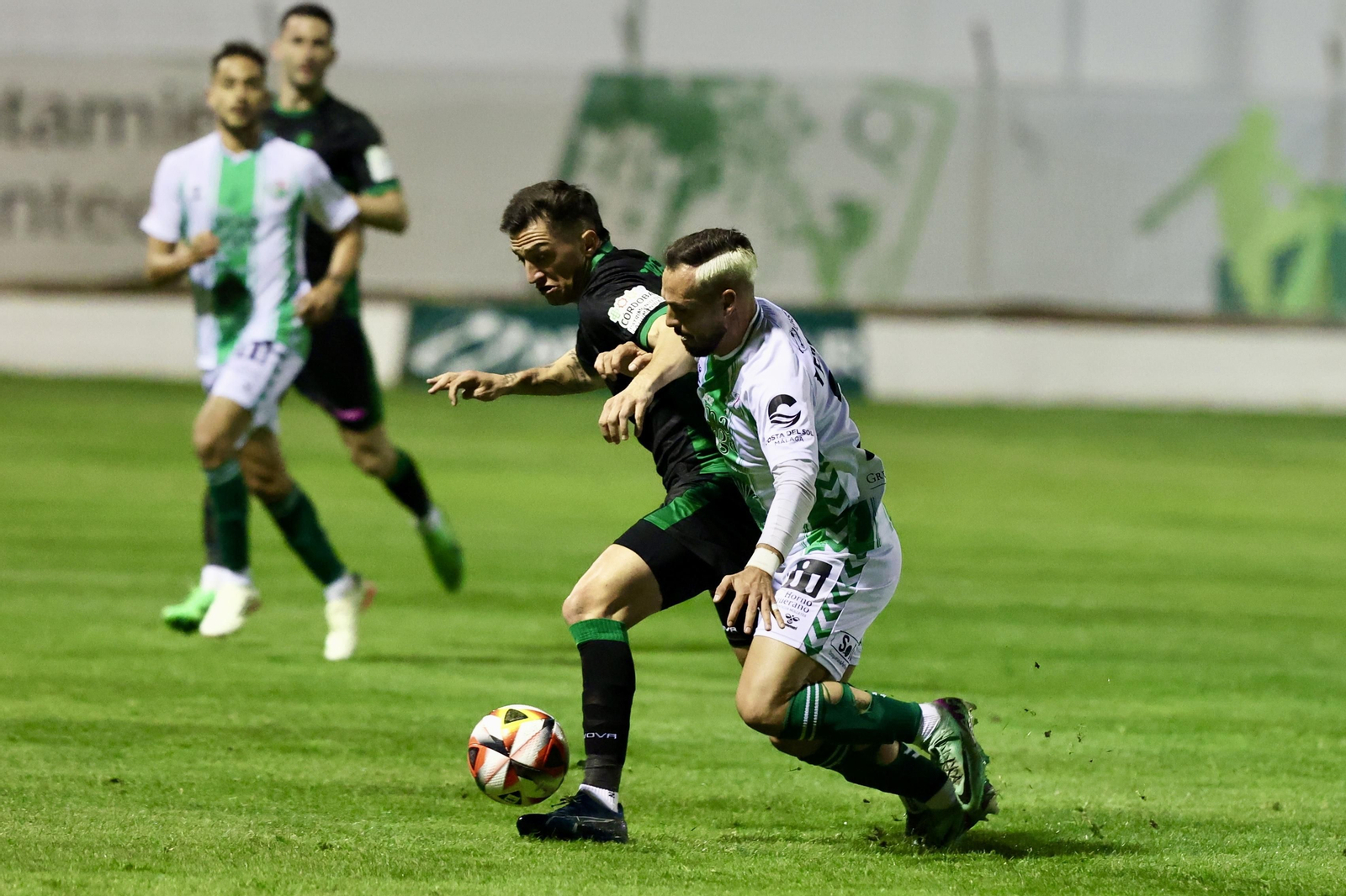 Las mejores fotos del ambiente en El Maulí para el Antequera - Córdoba CF