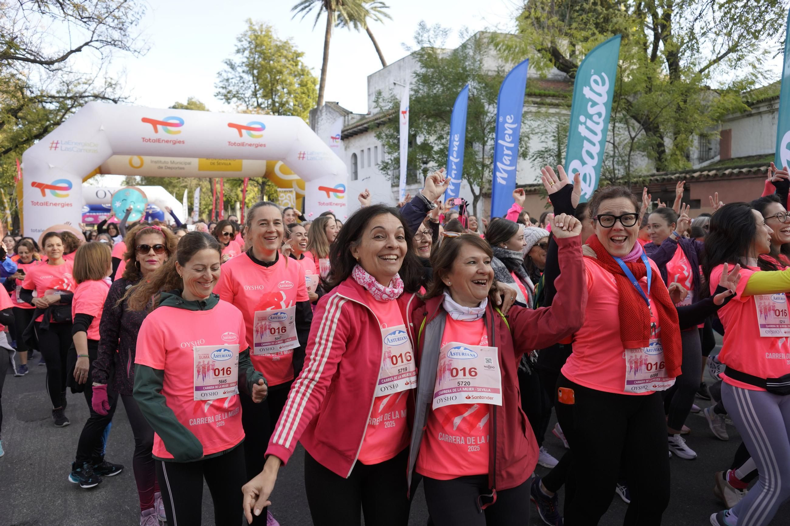 Búscate en las fotos de la Carrera de la Mujer de Sevilla
