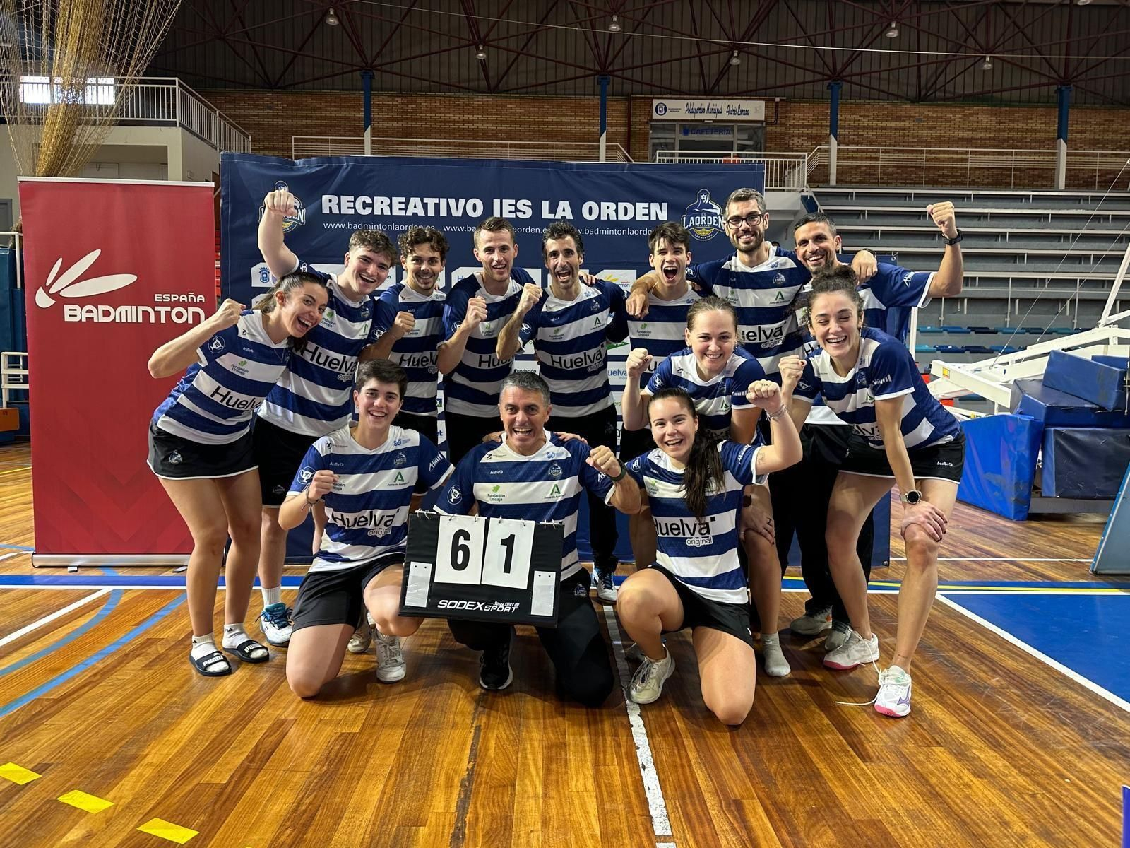 El IES La Orden celebra su primer triunfo de la temporada. El IES La Orden celebra su primer triunfo de la temporada.