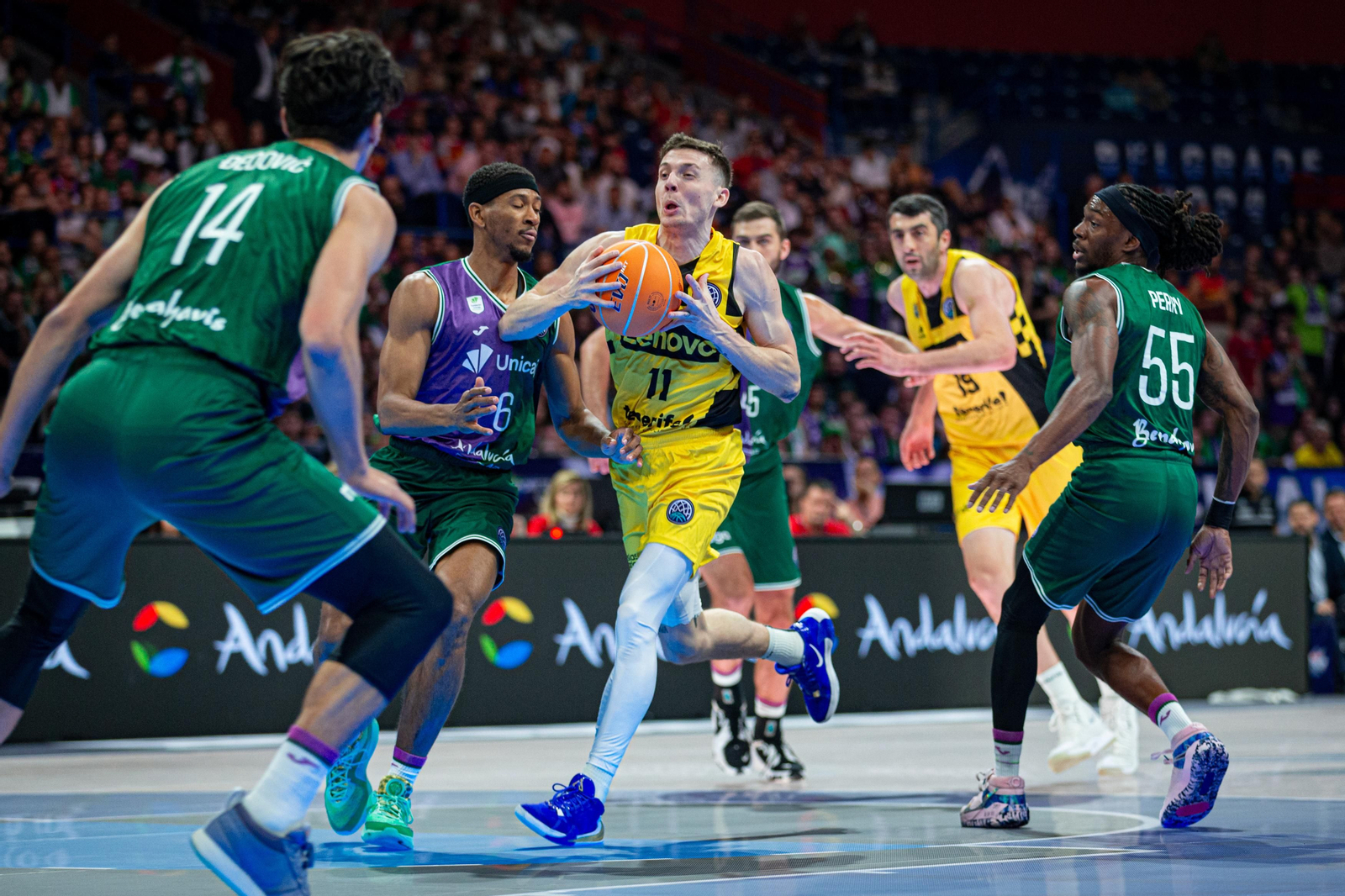 Las fotos de la final de la BCL entre Lenovo Tenerife y Unicaja Baloncesto