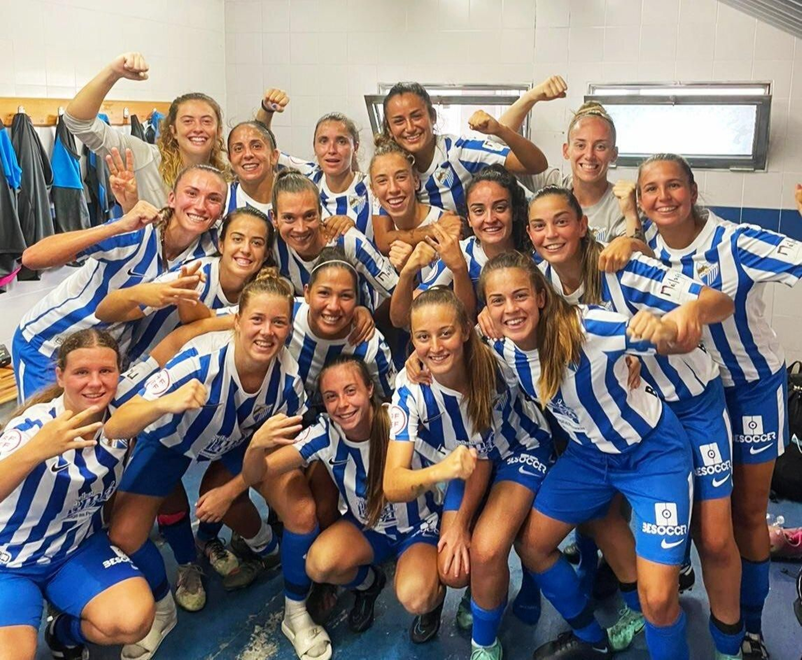 El Málaga CF Femenino celebra el triunfo en Salamanca.