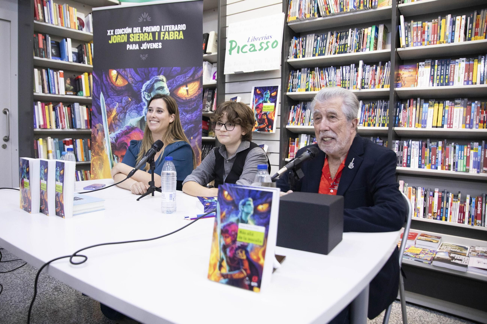Helena Moreno Padilla recibe el XX Premio Jordi Sierra Fabra para jóvenes escritores en la Librería Picasso de Almería