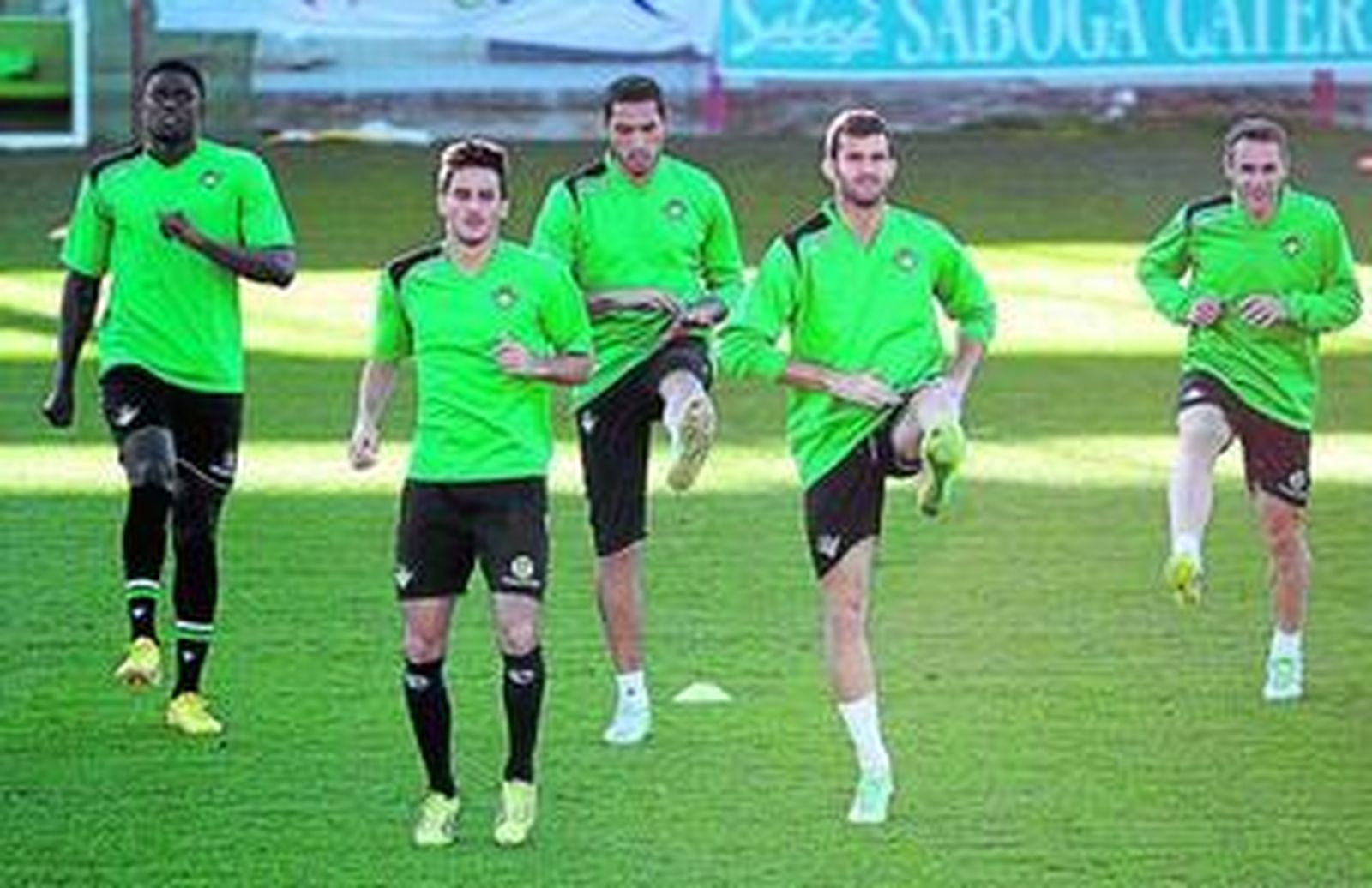 N'Diaye, Juan Carlos, Braian, Leo Baptistao y Nacho se ejercitan ayer.