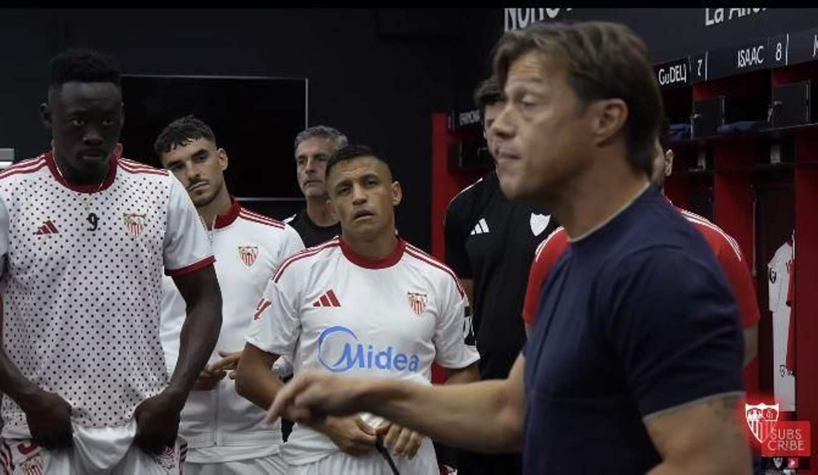 Matías Almeyda, en su arenga a sus jugadores antes del partido ante el Barcelona.