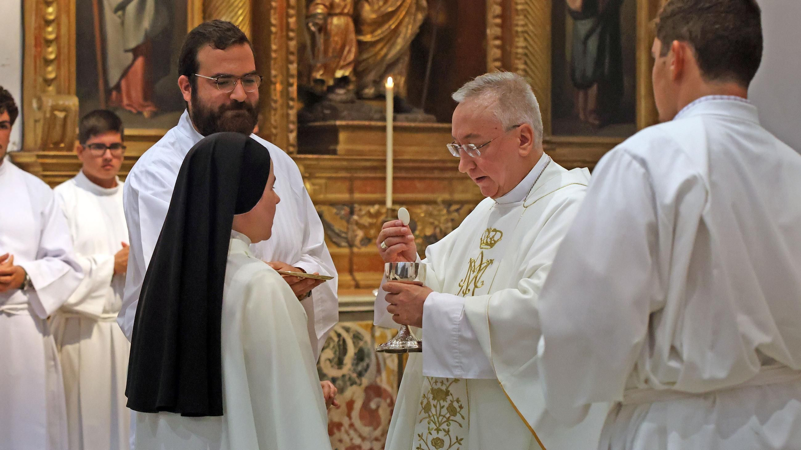Imágenes de la misa de bienvenida a las hermanas Carmelitas en La Cartuja de Jerez