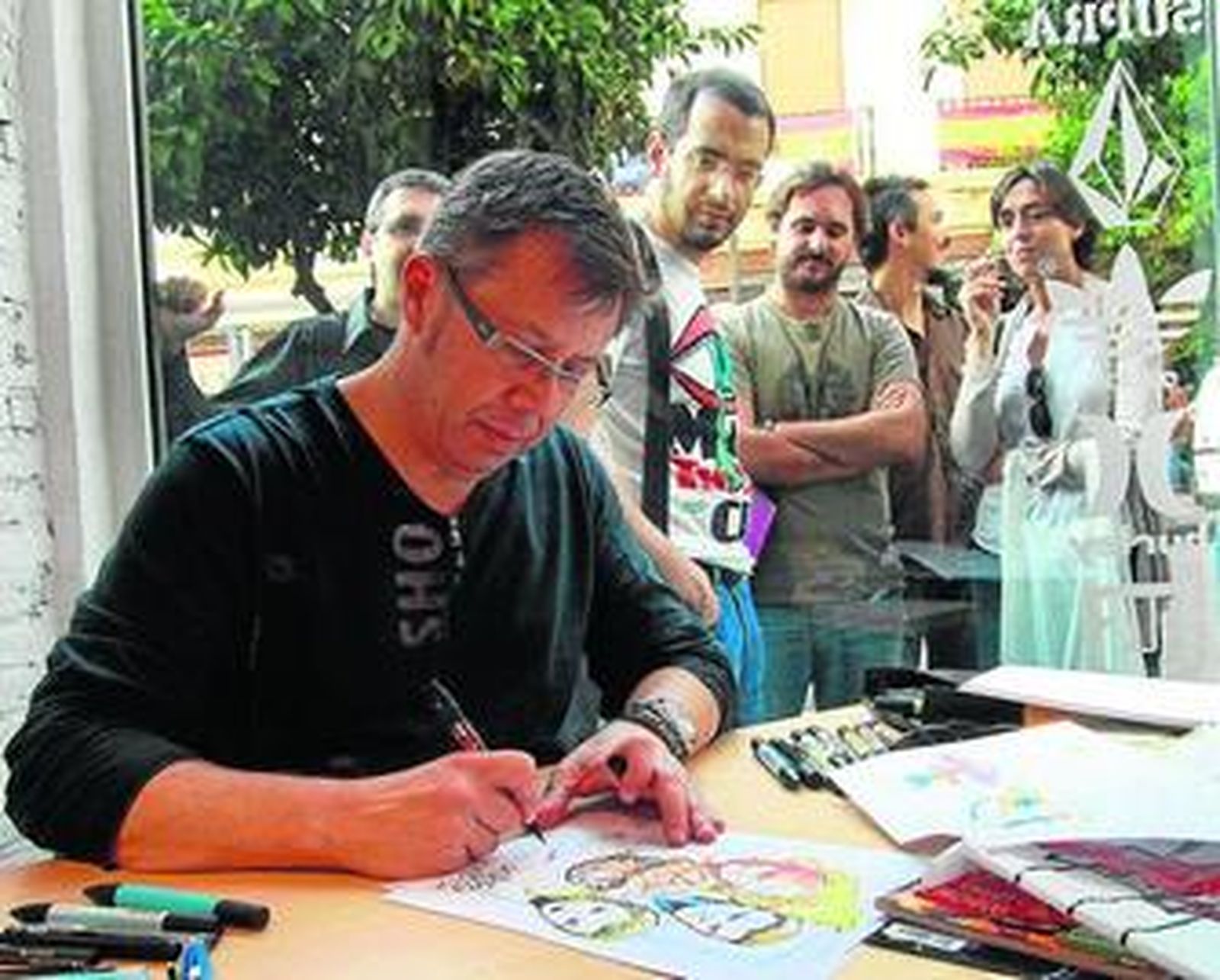Carlos Pacheco realiza un dibujo, ayer en Córdoba.