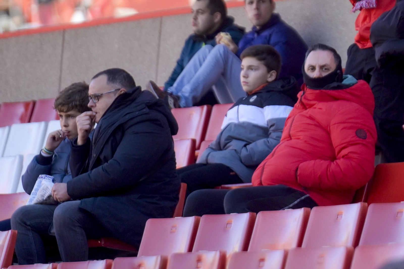 Encuéntrate en la grada y en el recibimiento al Granada CF