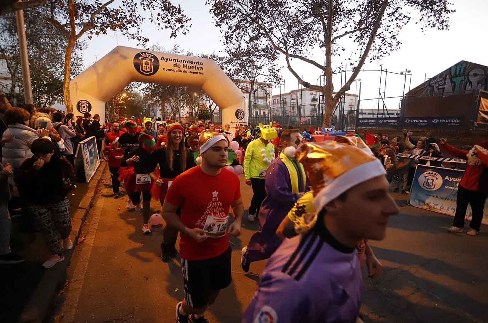 Imágenes de la carrera de San Silvestre en Huelva