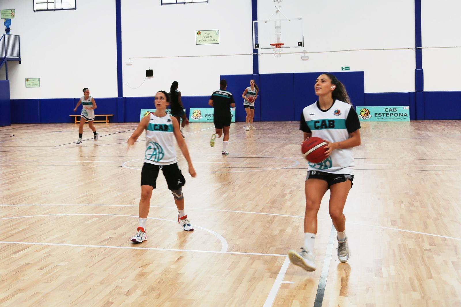 Gema García y Noelia Masià, en el Pineda en un entrenamiento.