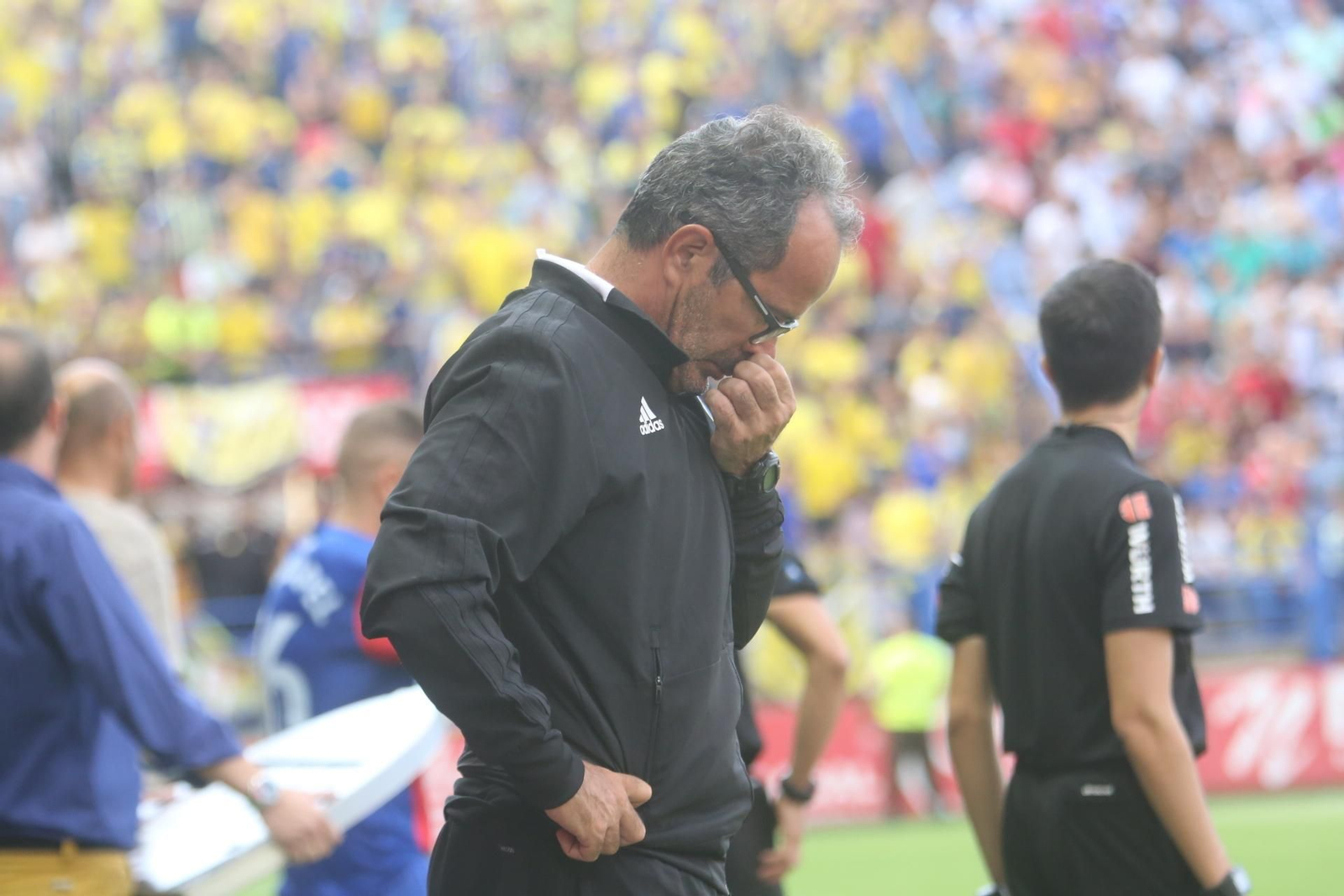 Álvaro Cervera, cabizbajo en el Francisco de la Hera de Almendralejo.