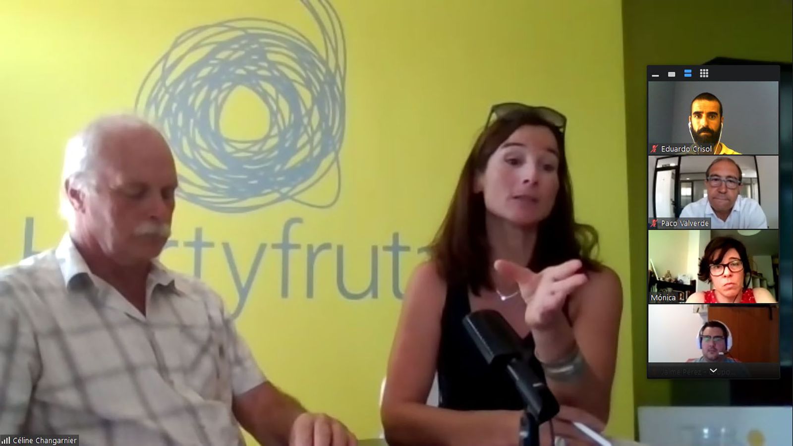 Reunión de los miembros de la campaña 'I Love Bichos'.