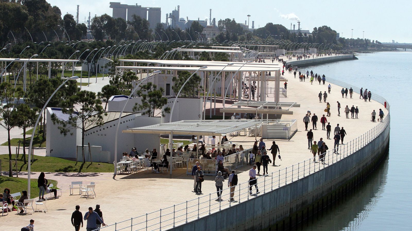 Panorámica del Paseo de la Ría.