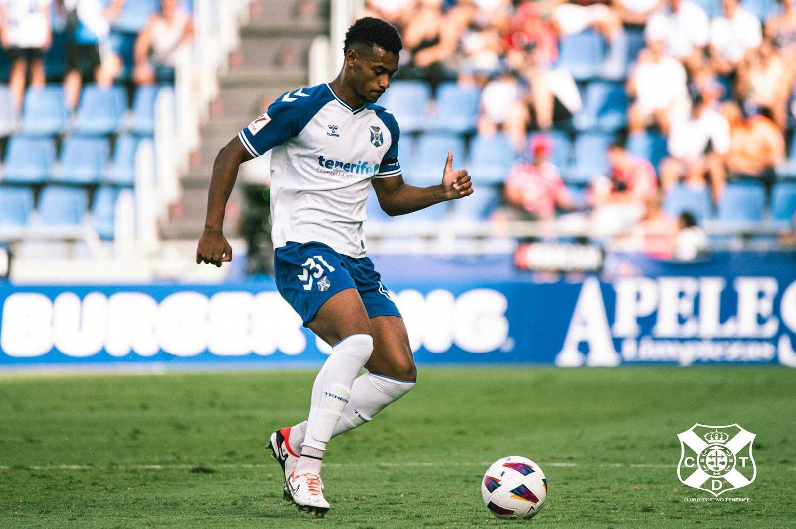 Loïc Williams, en un encuentro con el Tenerife.