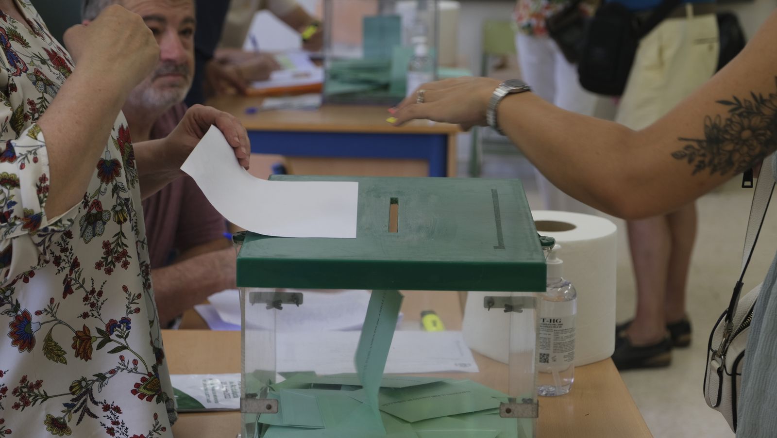 Imágenes de la votaciones en Almería al parlamento andaluz