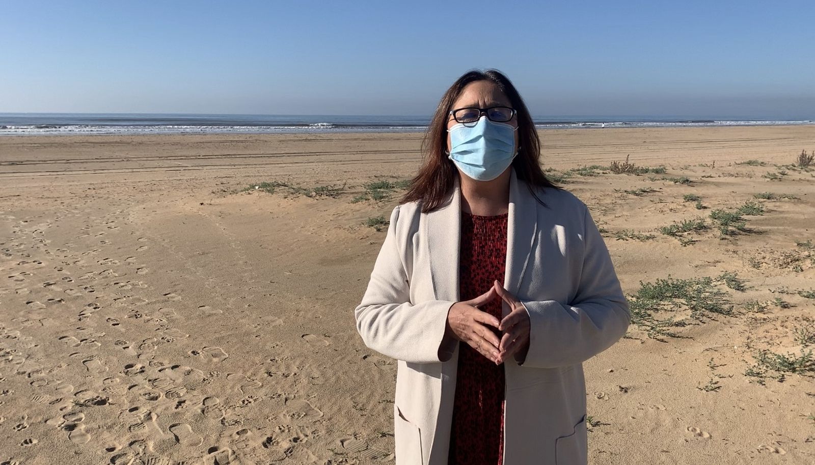 Aurora Águedo, en la zona donde se ubicará el nuevo paseo marítimo.