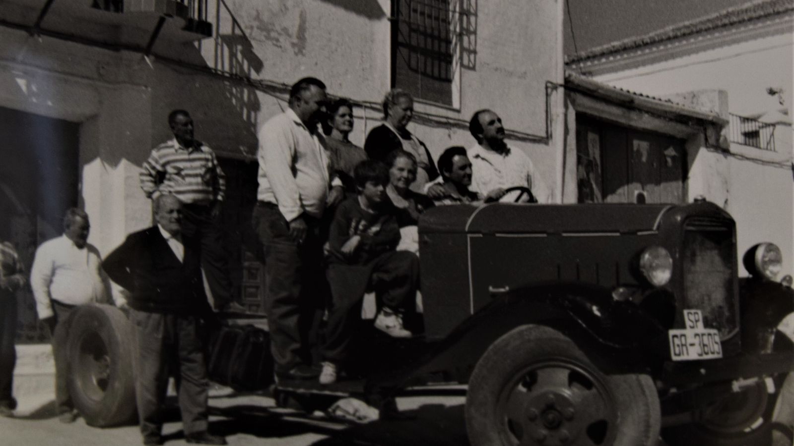 El primer camión de Turón de Salazar