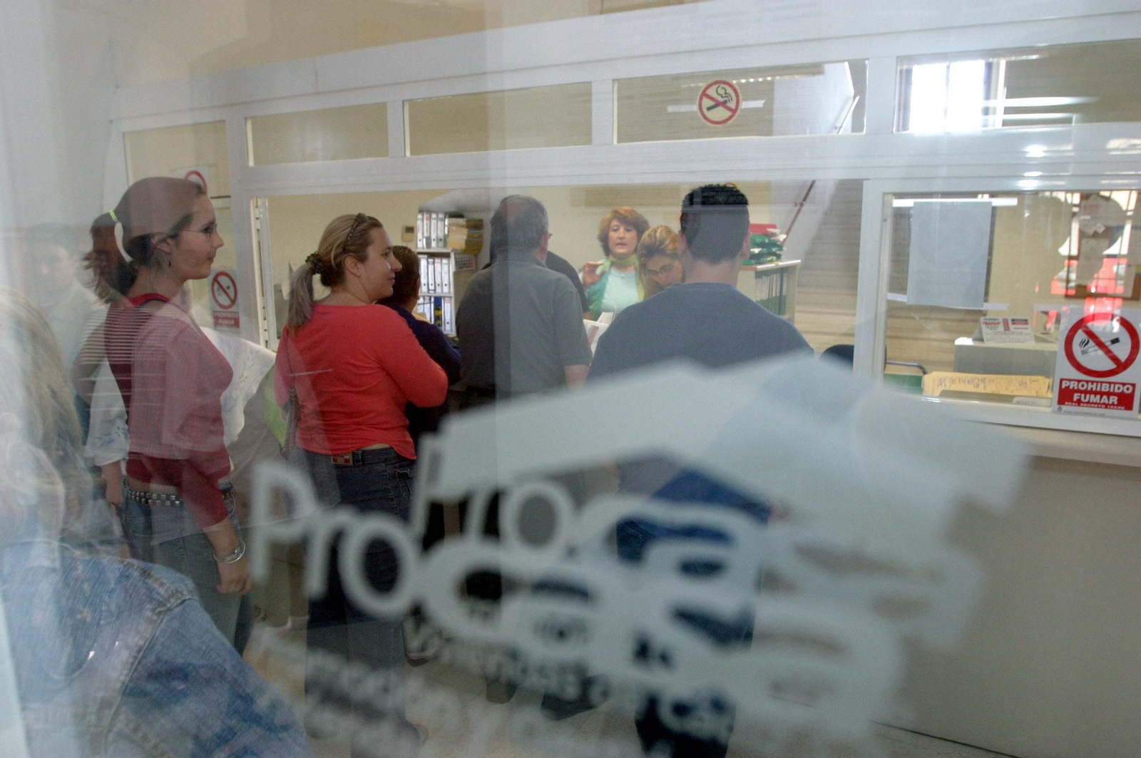 Demandantes de vivienda en la sede de procasa, en una imagen de archivo.