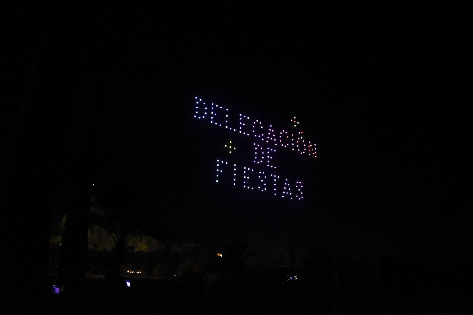 Fotos del espectáculo de Navidad con drones en La Línea