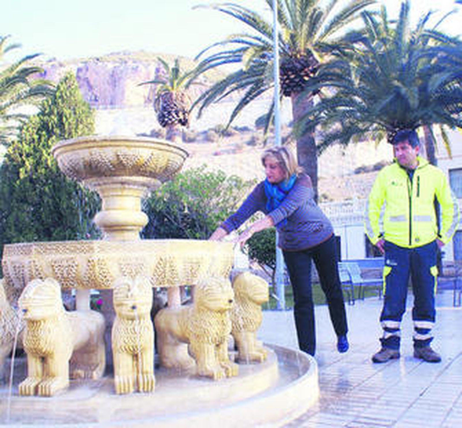 La fuente imita a la popular Fuente de los Leones de la Alhambra.