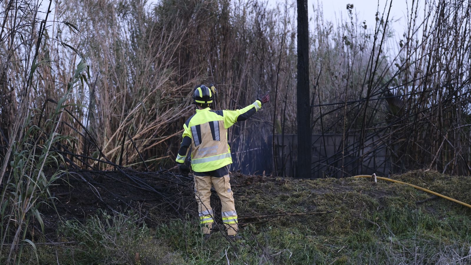 Fotogalería incendio descampado Vega de Acá. Almería