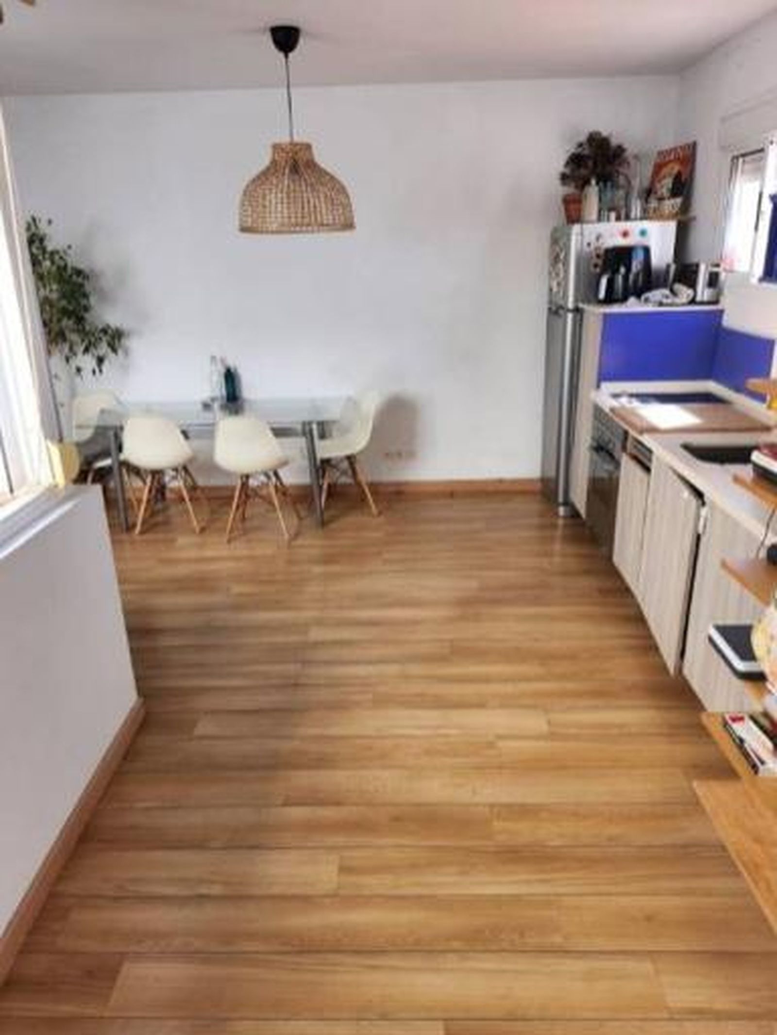 Salón-comedor de este piso en la calle Escoberos