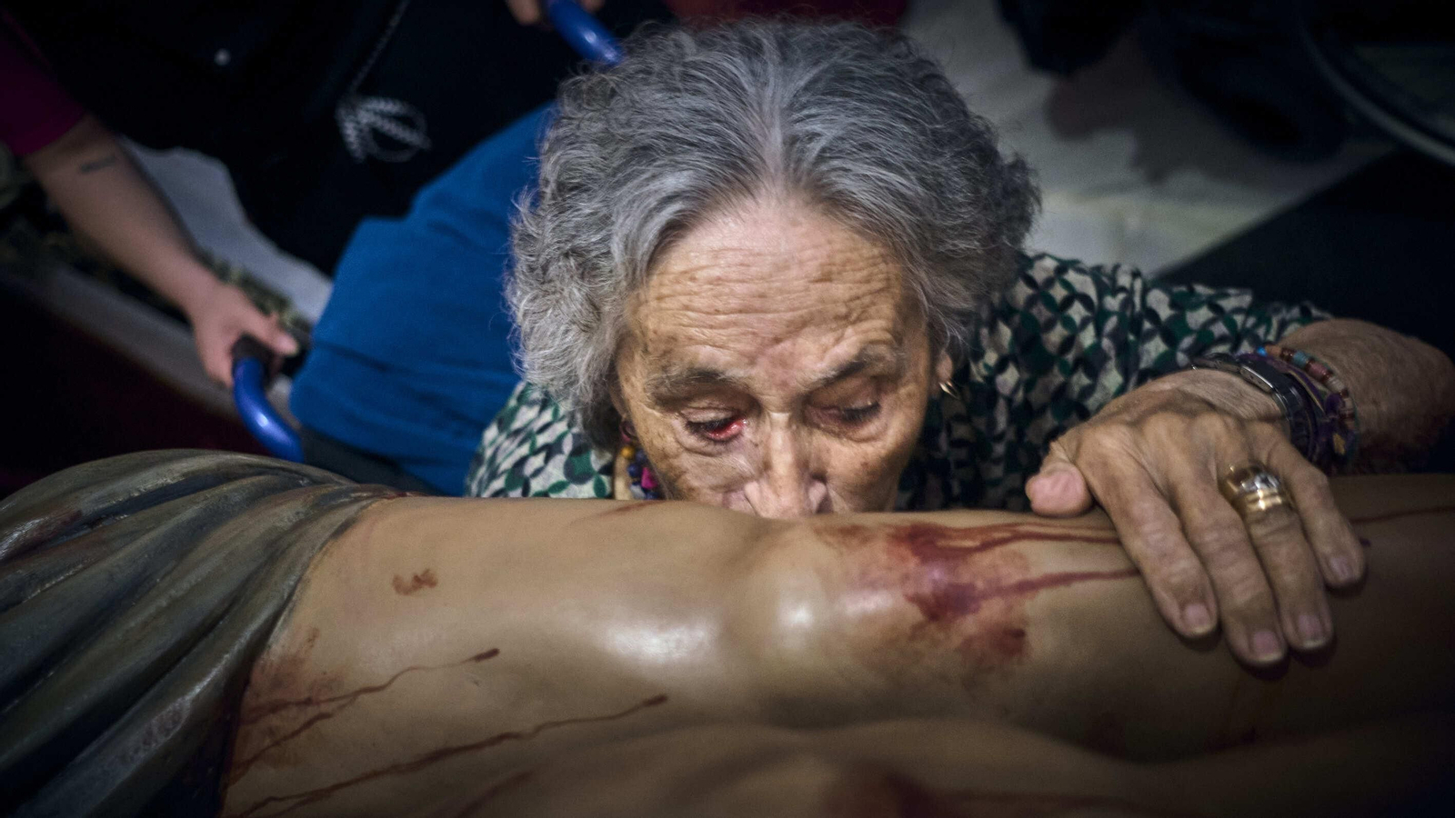 Usuarios de la Residencia Fragela  durante la visita al Cristo de las Sietes Palabras