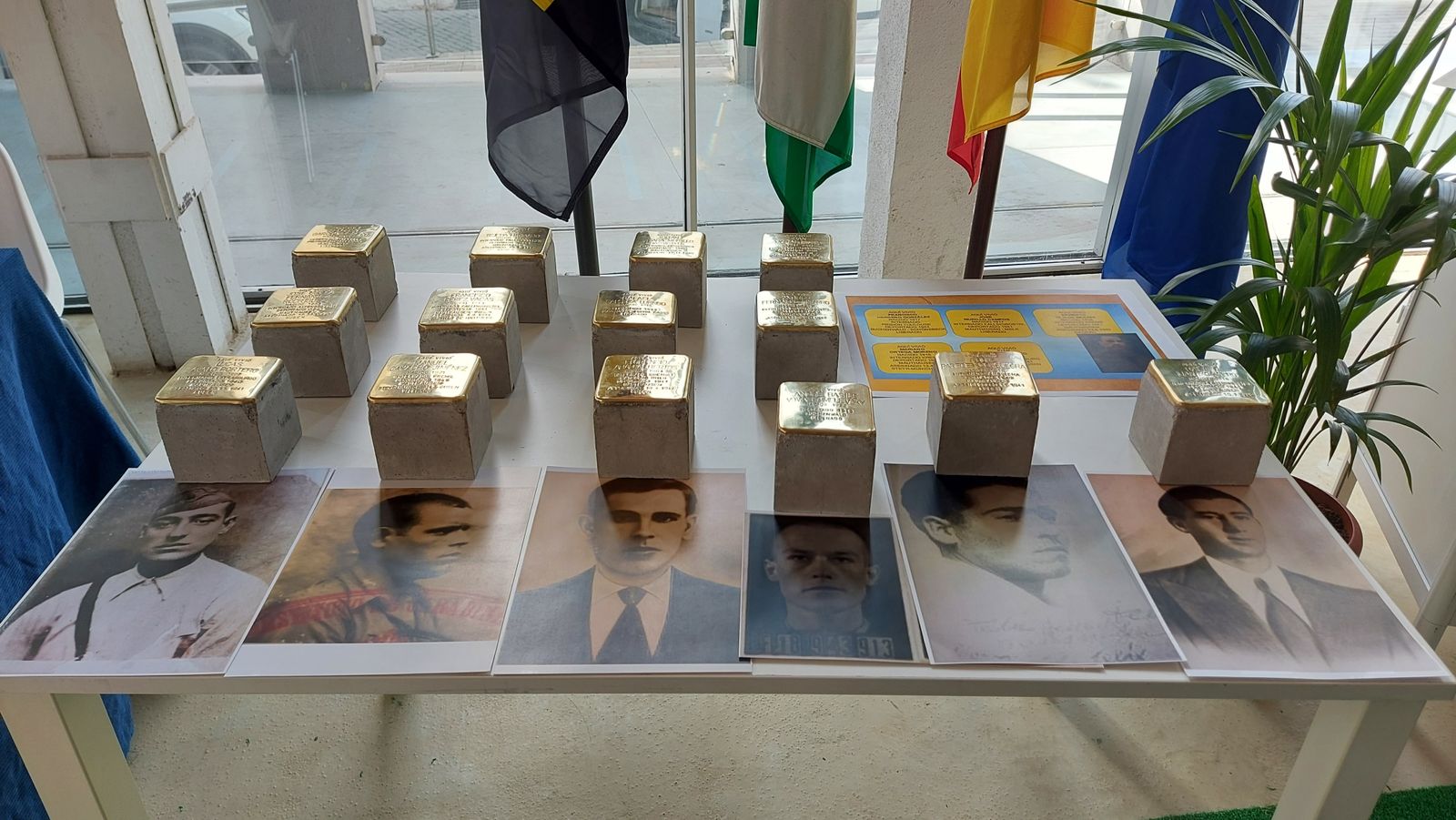 Los 14 'stolpersteine' o piedras de la Memoria colocados en Peñarroya-Pueblonuevo.