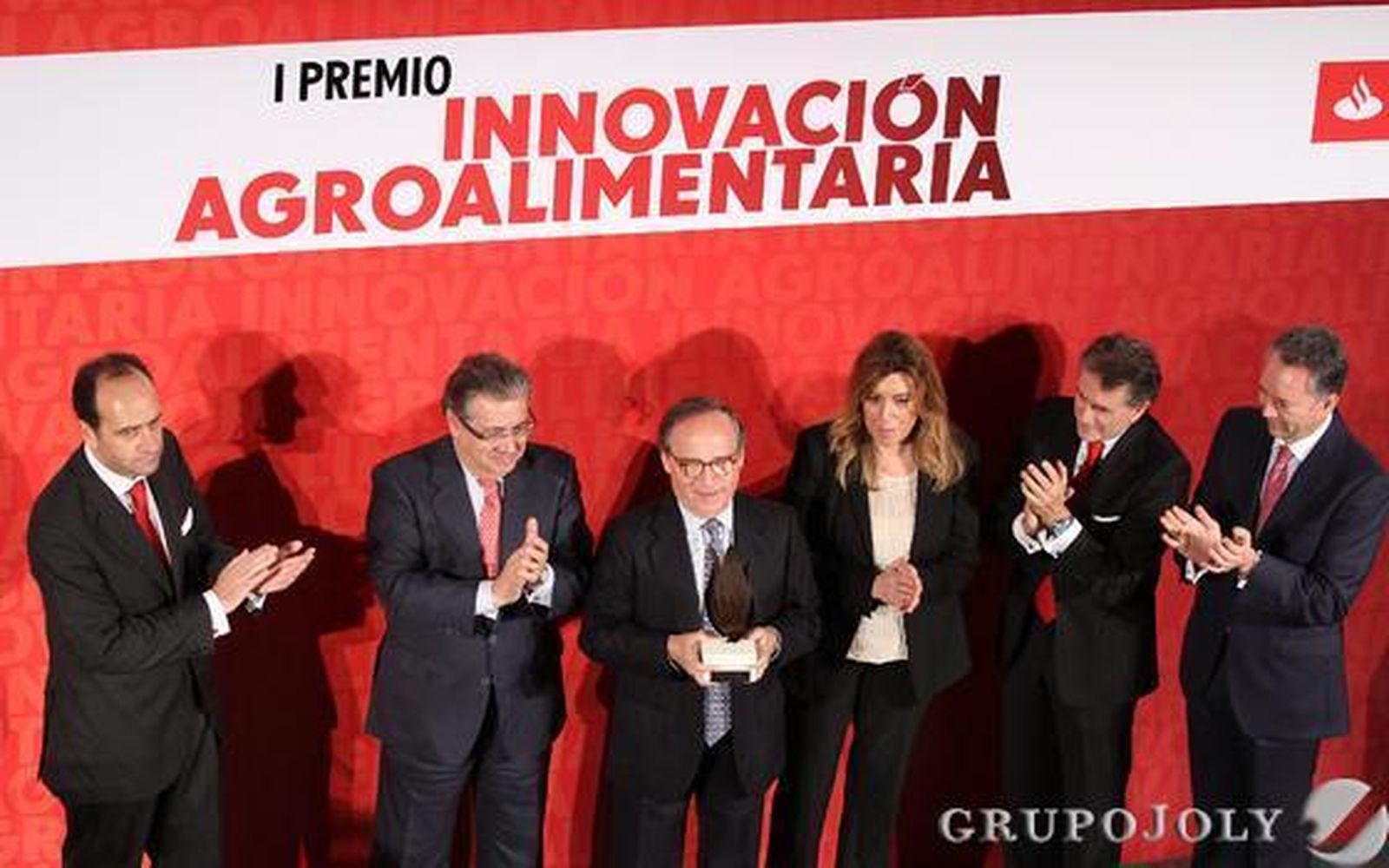Alberto Delgado, director territorial de Banco Santander en Andalucía; Juan Ignacio Zoido, alcalde de Sevilla; Antonio Hernández Callejas, presidente de Ebro Foods; Susana Díaz, presidenta de la Junta de Andalucía; Enrique García Candelas, director general y responsable de Santander España; y José Joly, presidente del Grupo Joly. / Fotos de Juan Carlos Vázquez y Belén Vargas