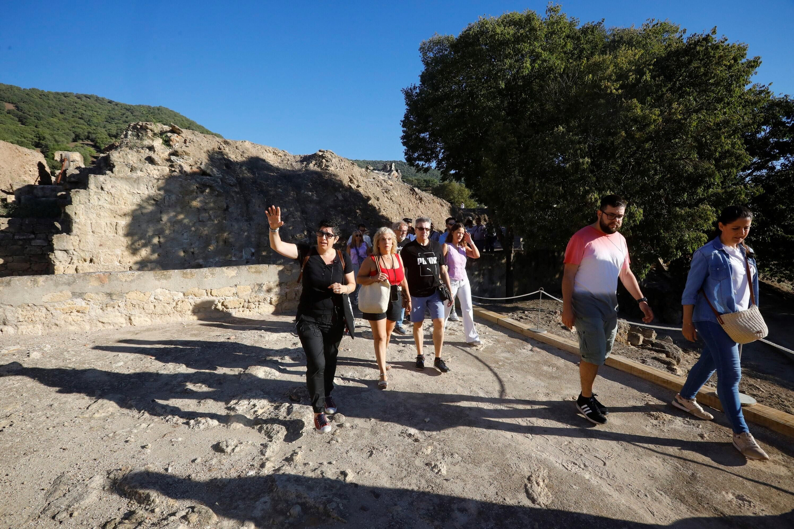 Las primeras visitas al Salón Rico de Medina Azahara tras su reapertura al público, en imágenes