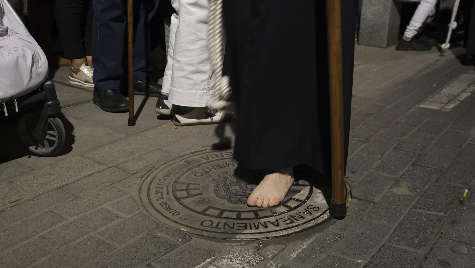 Procesión del Perdón en Almería, en imágenes