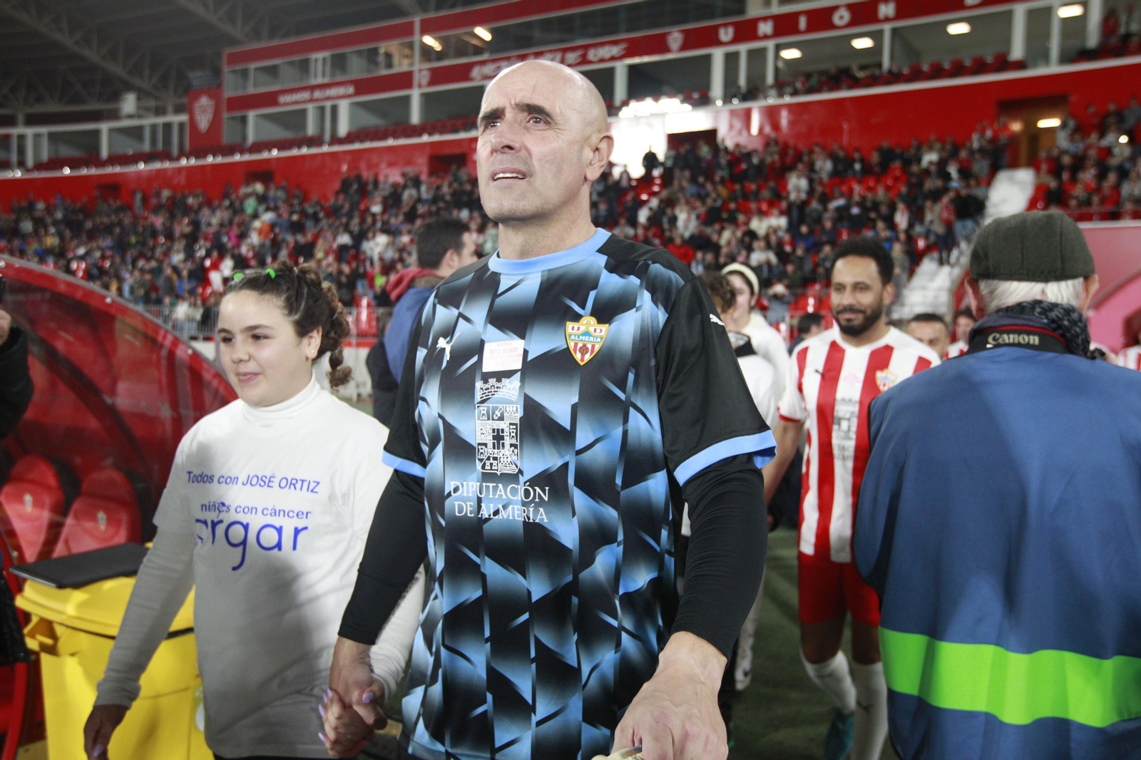 Imágenes del partido homenaje al 'eterno' capitán de la U.D. Almería, José Ortiz