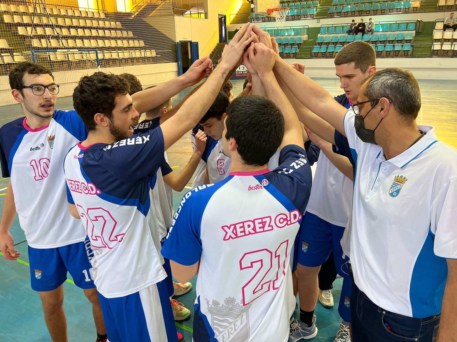 Los jóvenes del Baloncesto Xerez CD no pudieron frenar al potente Sagrado Corazón.