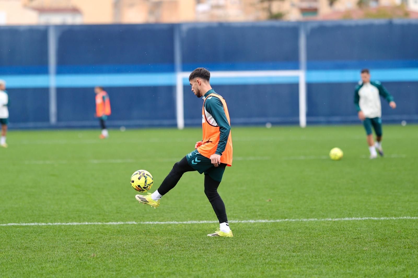 El Málaga CF ya juega el partido ante la Cultural Leonesa