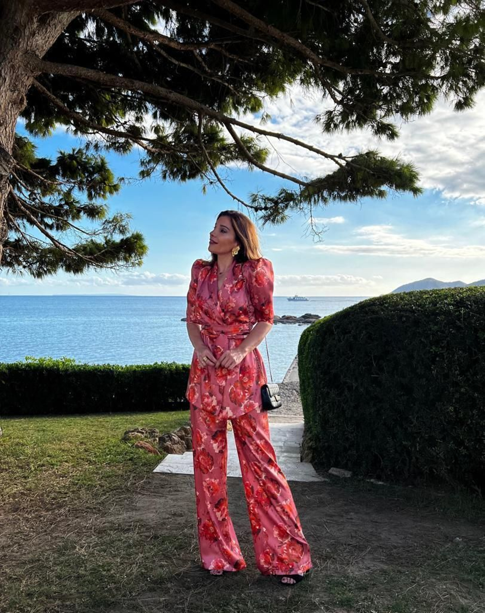 Margarita de Guzmán (Invitada Ideal) con un look de invitada.