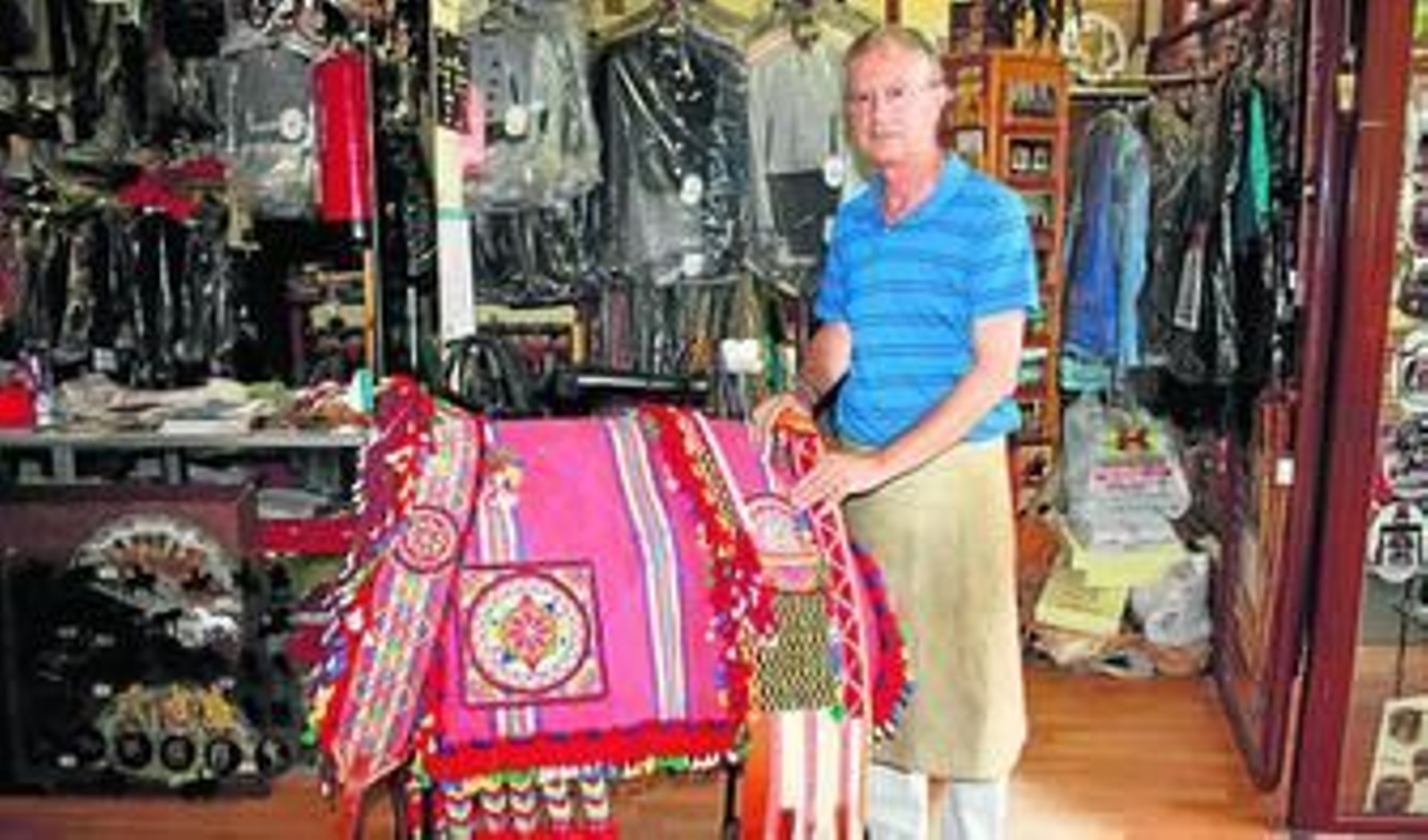 El talabartero en su lugar de trabajo.