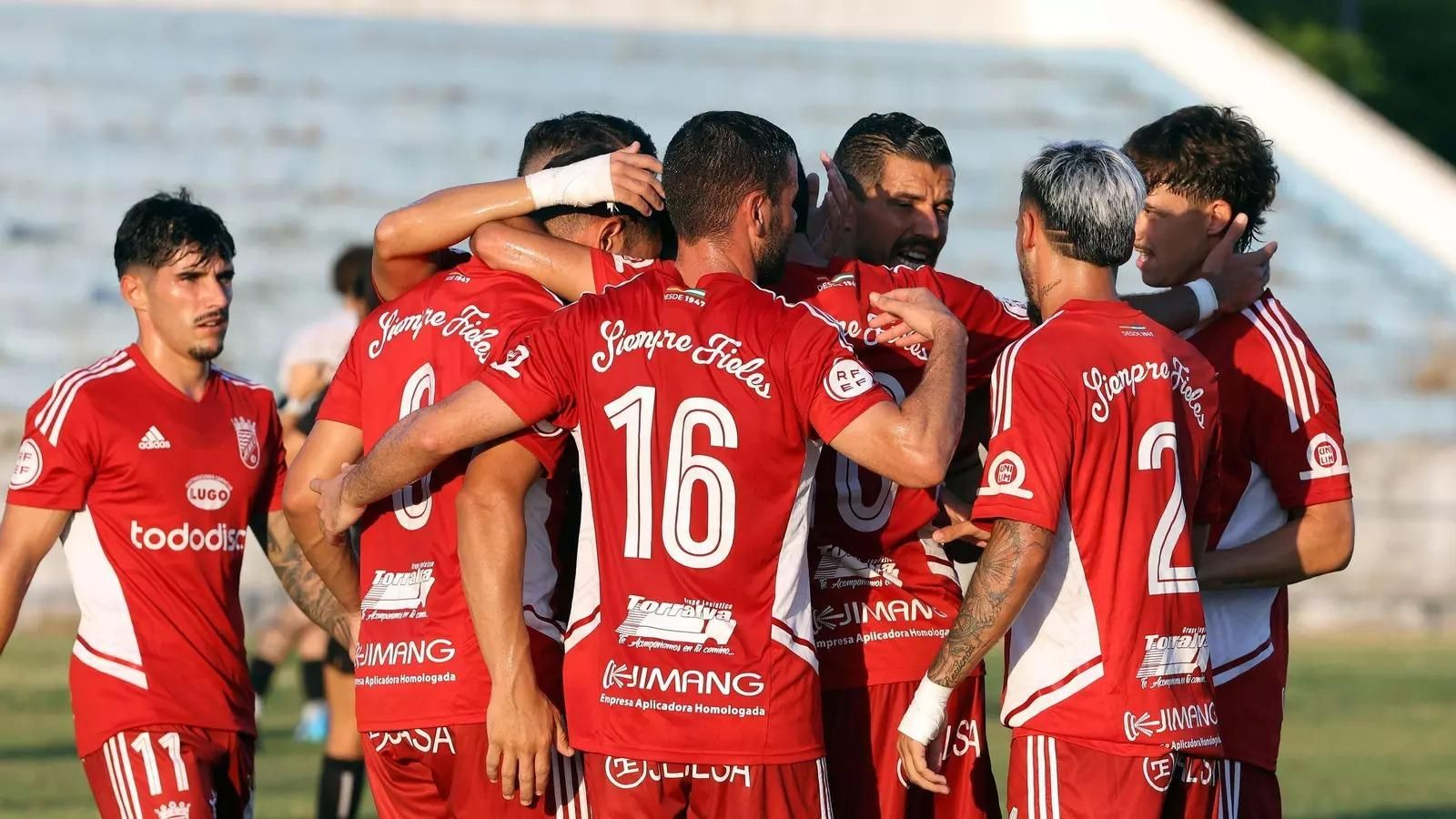 Los jugadores del Xerez CD celebran uno de sus goles esta pretemporada.