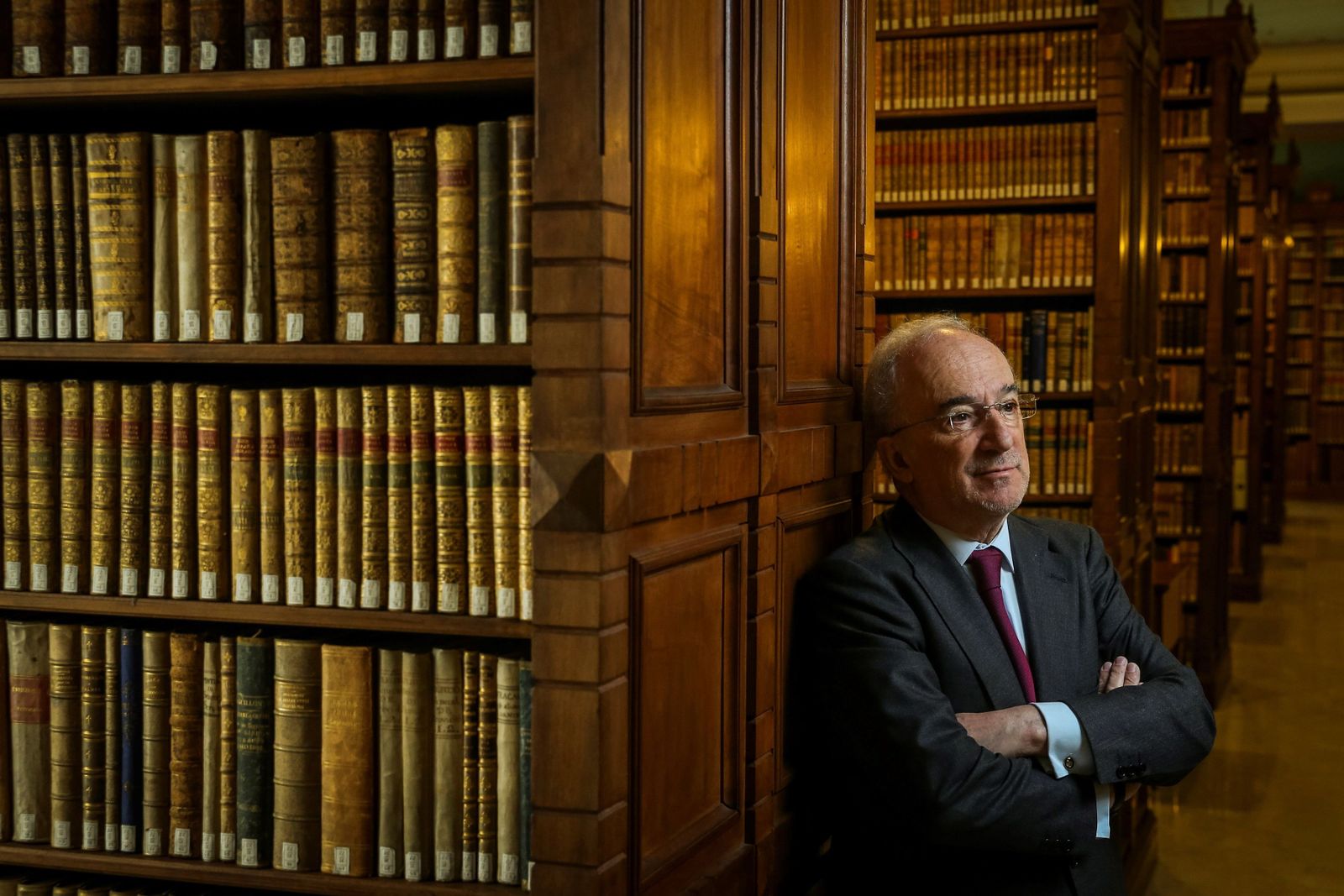 Santiago Muñoz Machado, en la biblioteca de la RAE.