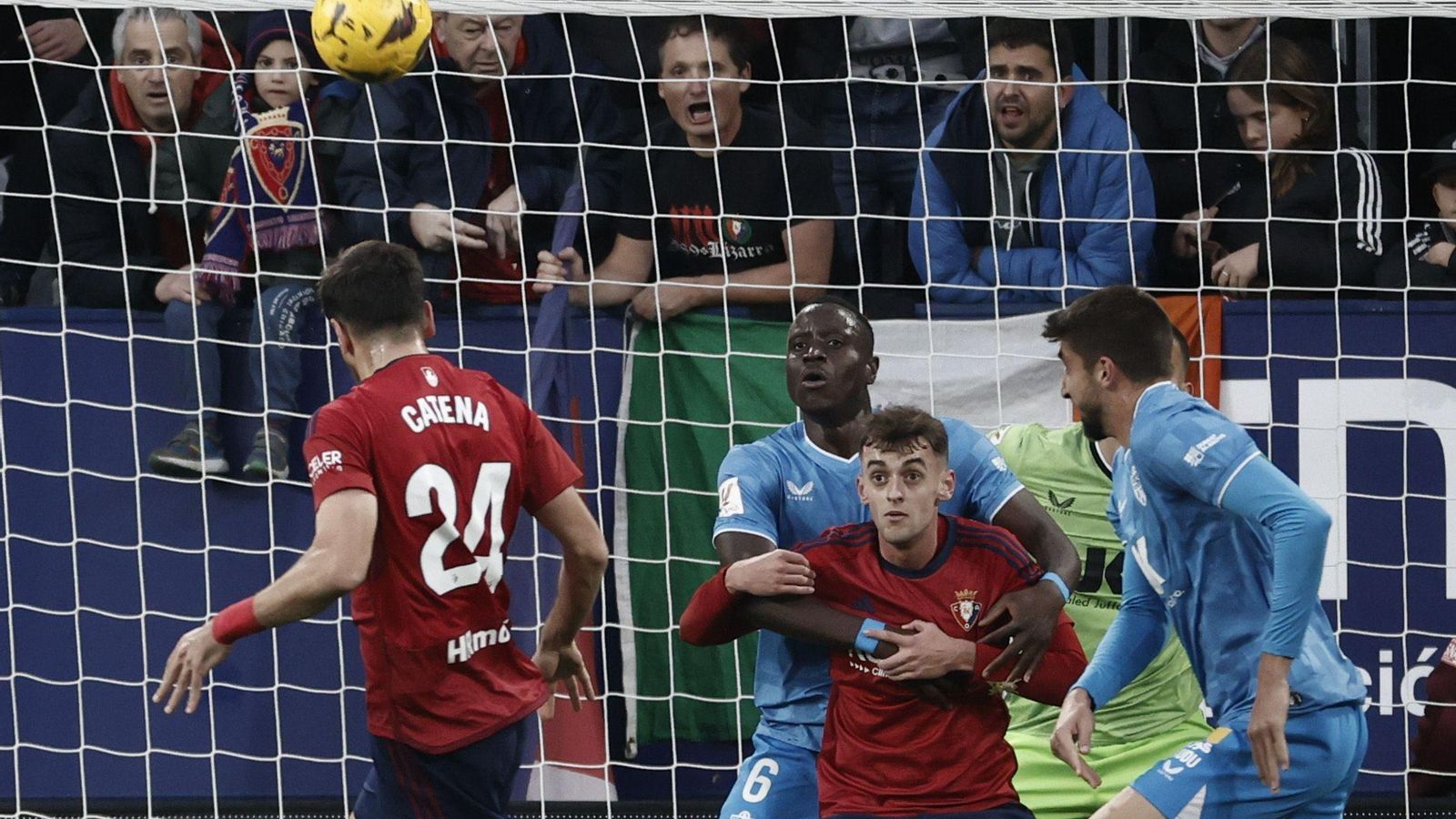 Catena remata solo un córner ante la pasividad de Édgar, triste costumbre rojiblanca